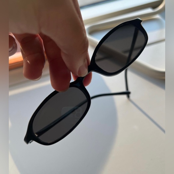 Deadstock 90’s inspired sunglasses - Picture 2 of 4